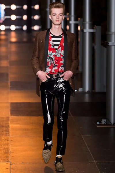 Look 40